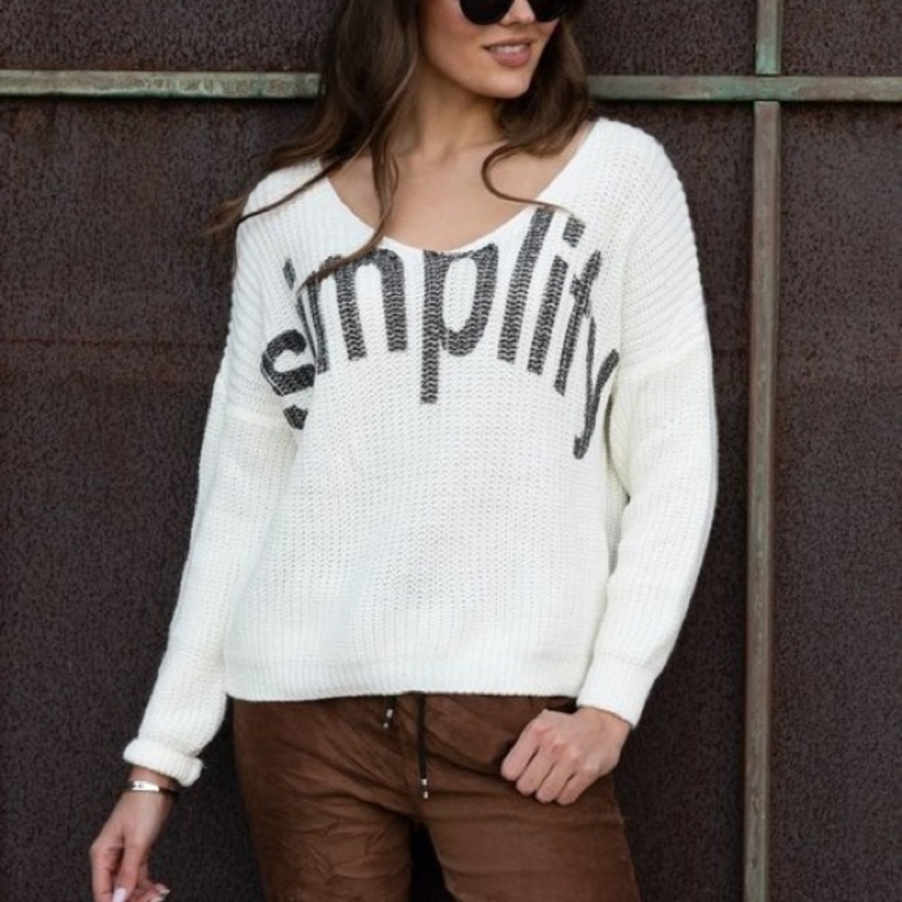 🖤🤍”SIMPLIFY” CROCHET V-NECK SWEATER